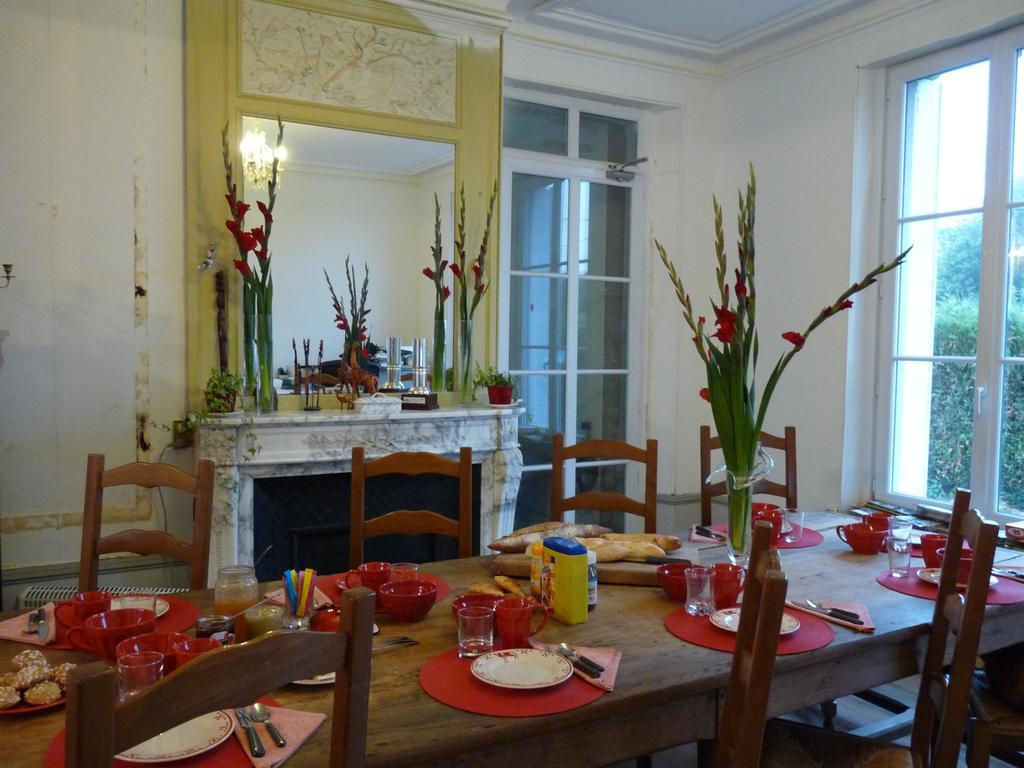 Le Betrot Bed & Breakfast Estissac Exterior photo
